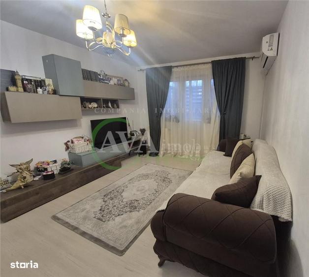 Apartament cu 3 camere semidecomandat în Brătești