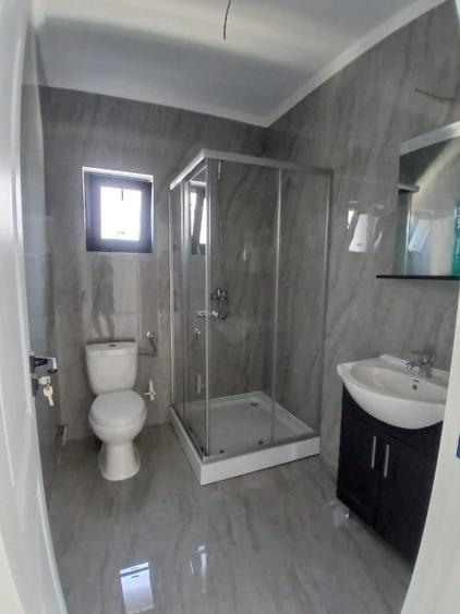 Casă cu 3 camere cu Teren 220 Mp în Central