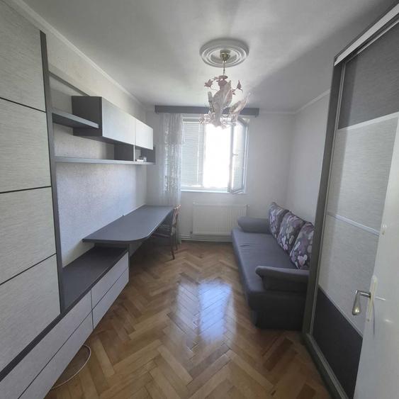 Apartament cu 3 camere decomandat în Crâng
