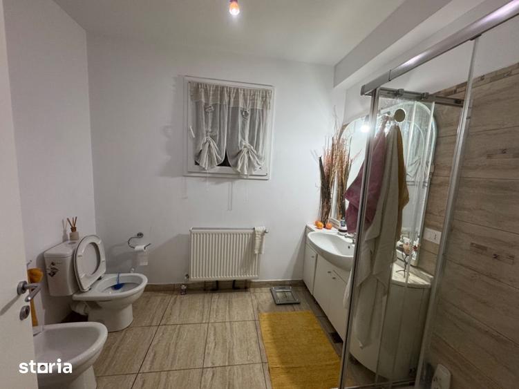 Casă cu 4 camere cu Teren 540 Mp în Calea București
