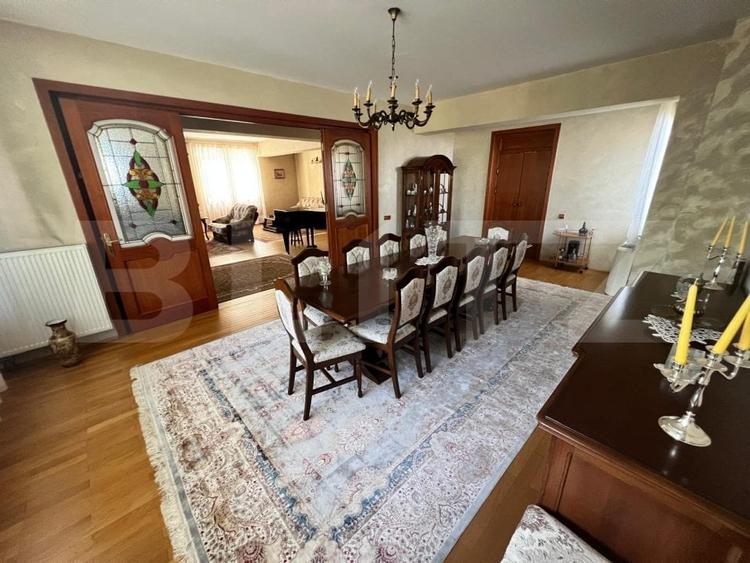Casă individuală cu 11 camere cu Piscina în Bariera Vâlcii