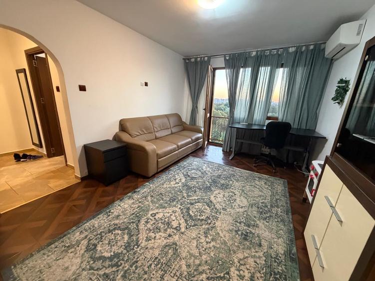 Apartament cu 2 camere semidecomandat în Titan