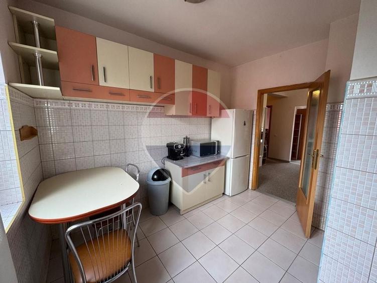 Apartament cu 3 camere decomandat în Central