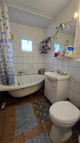 Apartament cu 3 camere decomandat, mobilat în Frumoasa