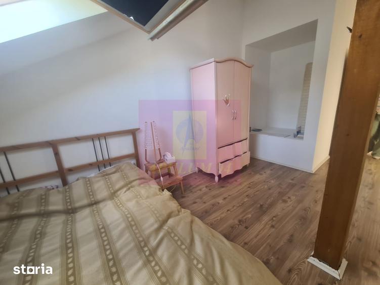 Casă cu 6 camere cu Teren 6600 Mp în Cornu