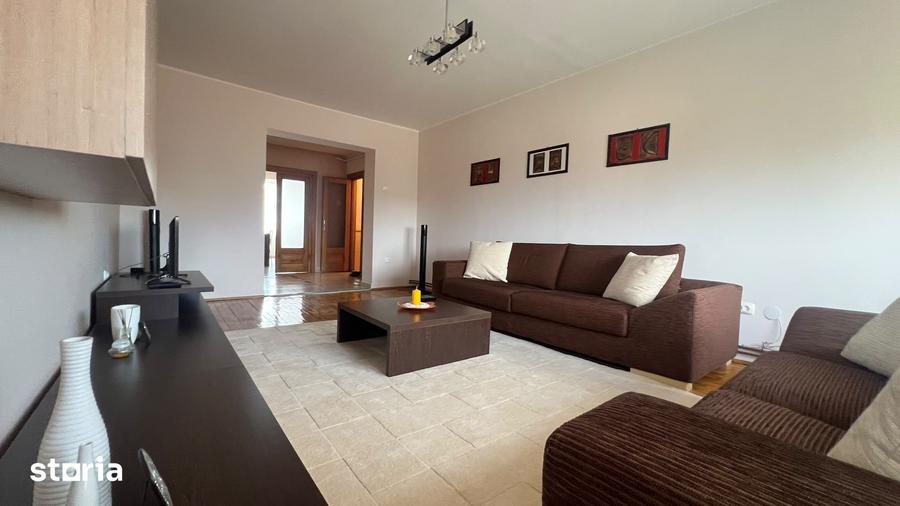 Apartament cu 3 camere decomandat în Intim