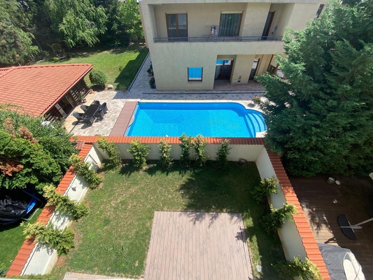 Casă individuală cu 7 camere cu Canalizare în Herăstrău