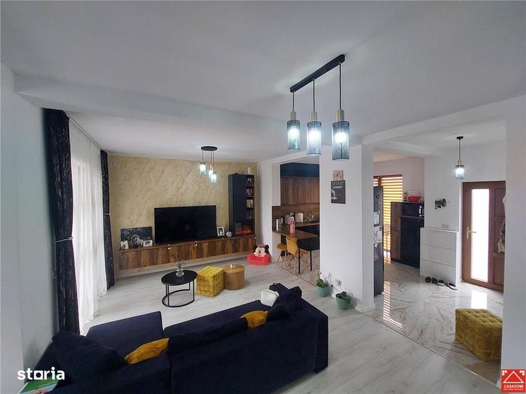 Casă cu 4 camere în Vladimirescu