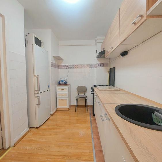 Apartament cu 3 camere decomandat în Florești
