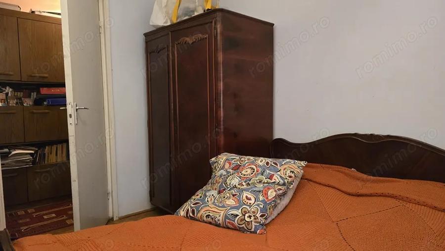 Apartament cu 4 camere semidecomandat în Gojdu