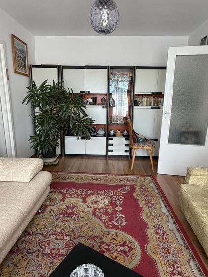 Apartament cu 2 camere semidecomandat în Dacia