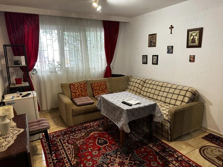 Apartament cu 2 camere decomandat în P-ța Victoriei