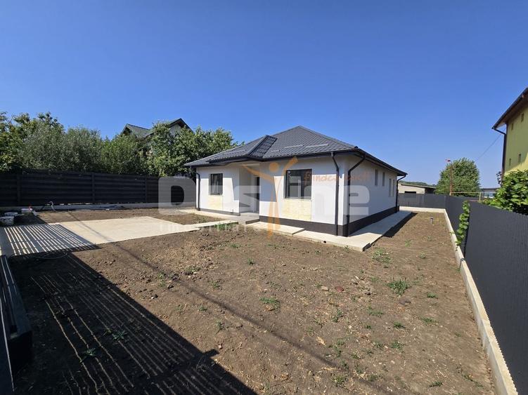 Casă individuală cu 4 camere cu Canalizare în Breazu