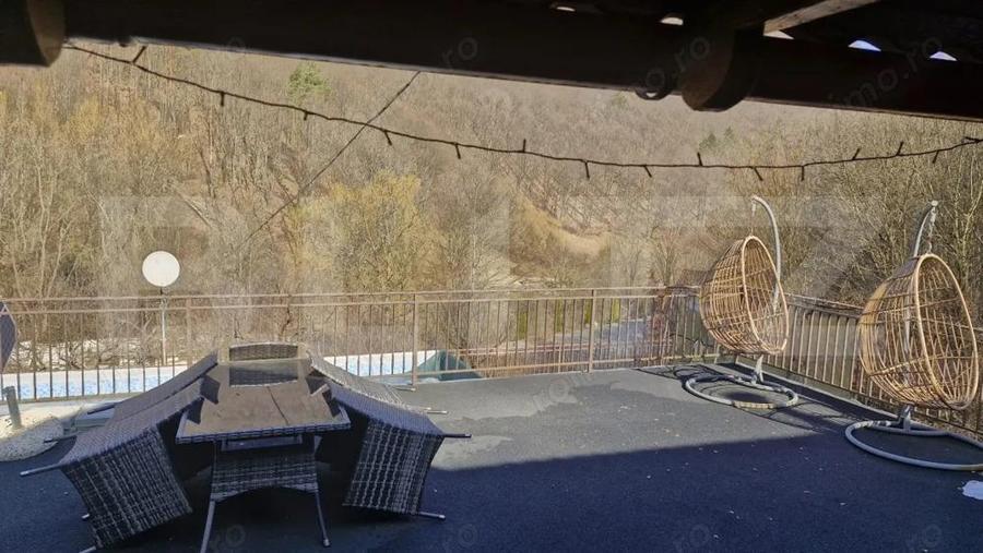 Casă cu 5 camere cu Teren 3000 Mp în Valea Inzelului