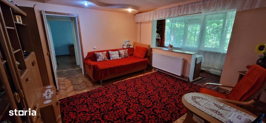 Apartament cu 2 camere semidecomandat în Girocului