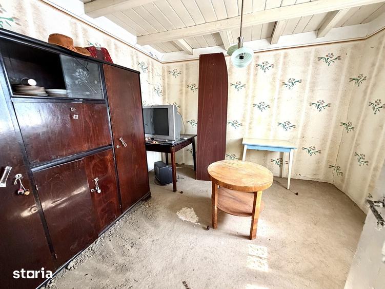 Casă cu 5 camere cu Teren 2000 Mp în Negri