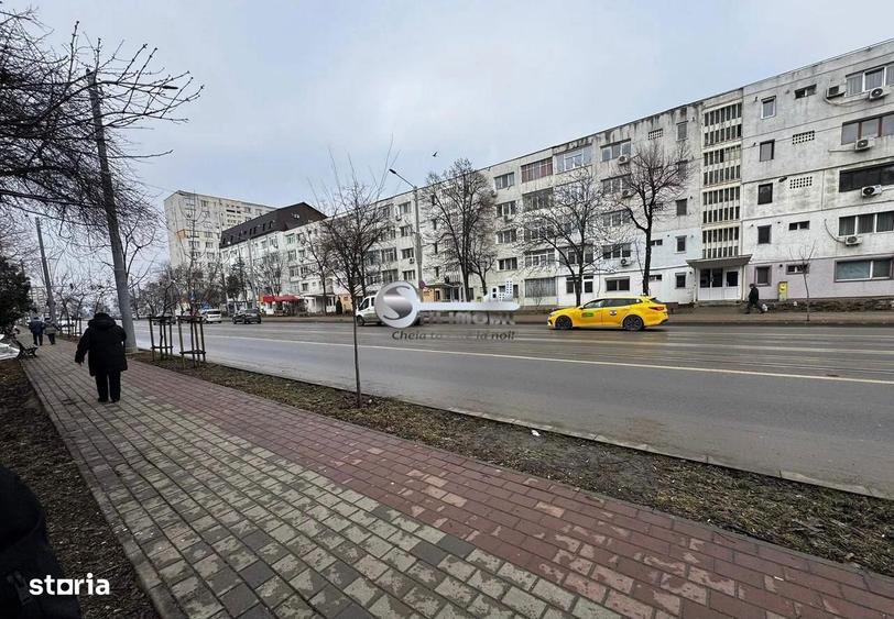 Apartament cu 3 camere semidecomandat în Podu Roș