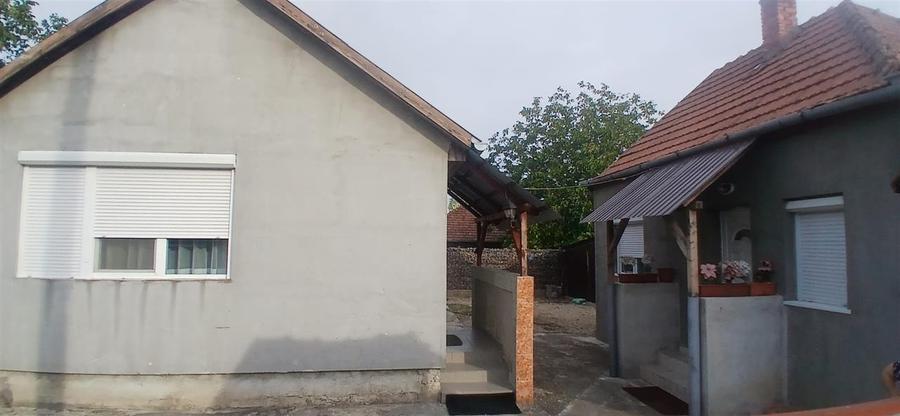 Casă cu 3 camere cu Teren 269 Mp în Sântion
