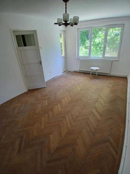 Apartament cu 3 camere decomandat în Faleză