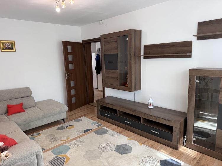 Apartament cu 3 camere decomandat, mobilat în Central