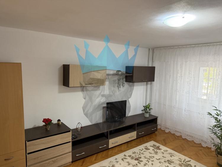 Apartament cu 3 camere decomandat, mobilat în Splaiul Unirii