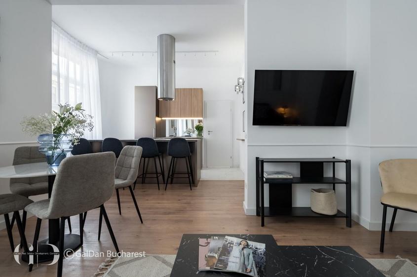 Apartament cu 3 camere, mobilat în P-ța Universității