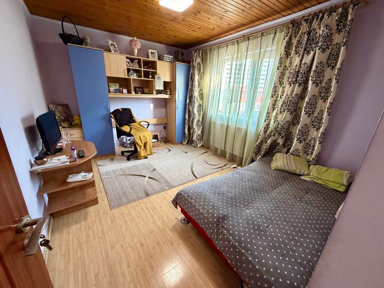 Duplex cu 4 camere cu Canalizare în Metalurgiei