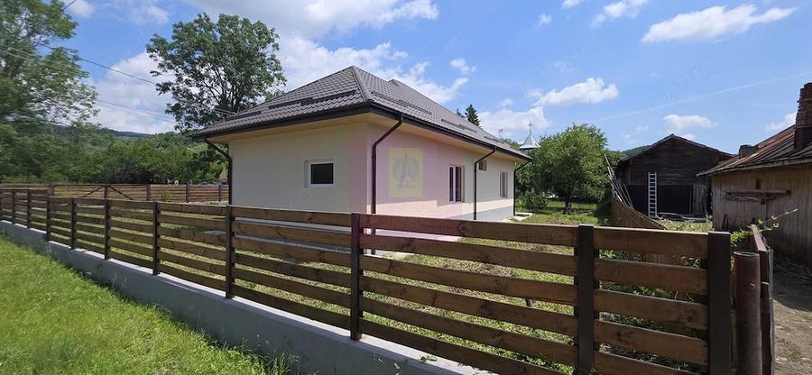 Casa de vanzare cu 4 camere in Brebu - 18
