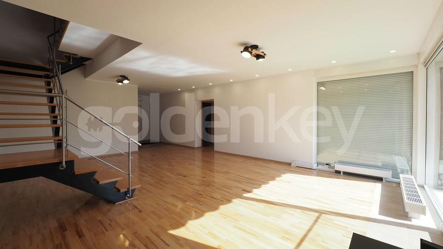 Duplex cu 6 camere cu Piscina în Iancu Nicolae