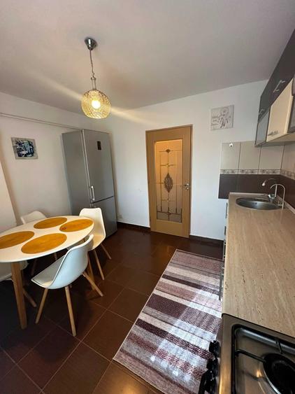 Apartament cu 2 camere semidecomandat în Broșteni