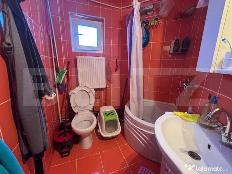 Apartament cu 3 camere decomandat în Nicolina