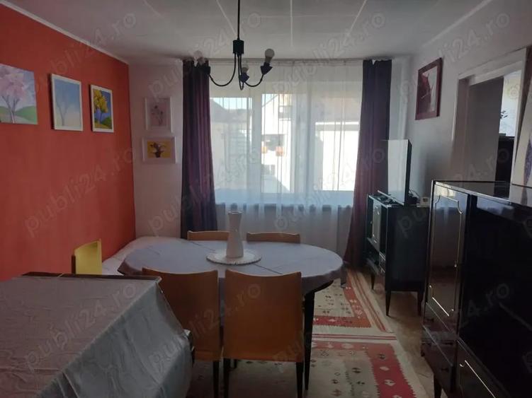 Apartament cu 4 camere decomandat în Săsar