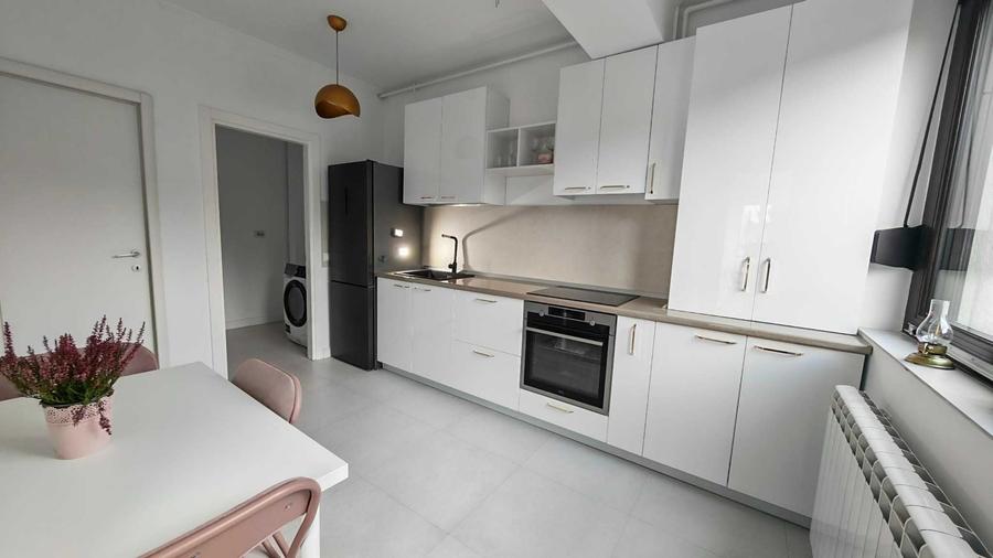 Apartament cu 2 camere decomandat în Central