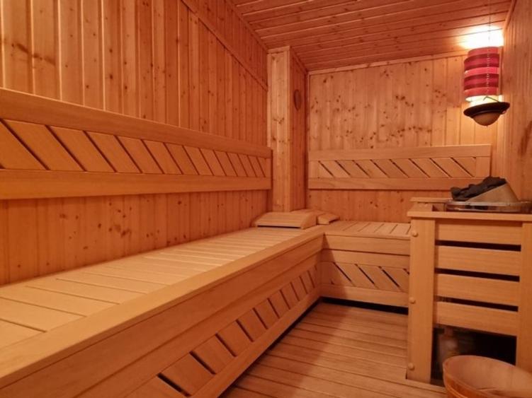 Casă individuală cu 6 camere cu Canalizare în Băneasa