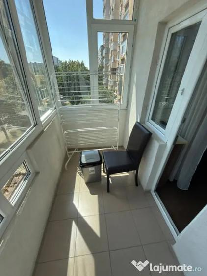 Apartament cu 3 camere semidecomandat în Mărășești