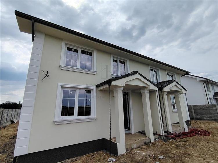 Duplex cu 4 camere cu Canalizare în Urseni