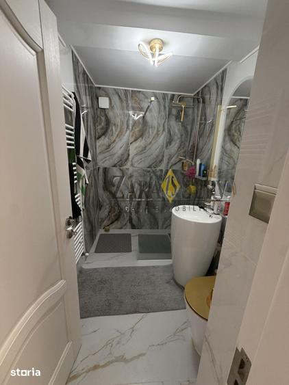Apartament cu 3 camere decomandat în Cina
