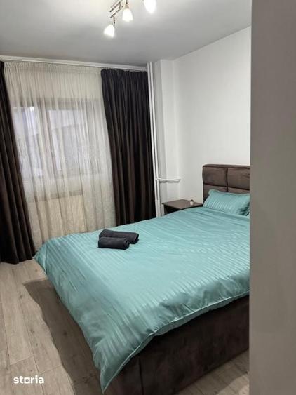 Apartament cu 3 camere decomandat în Calea București