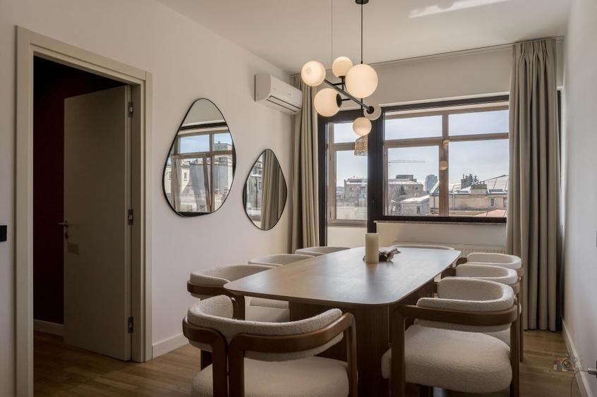 Apartament cu 4 camere semidecomandat în Eminescu