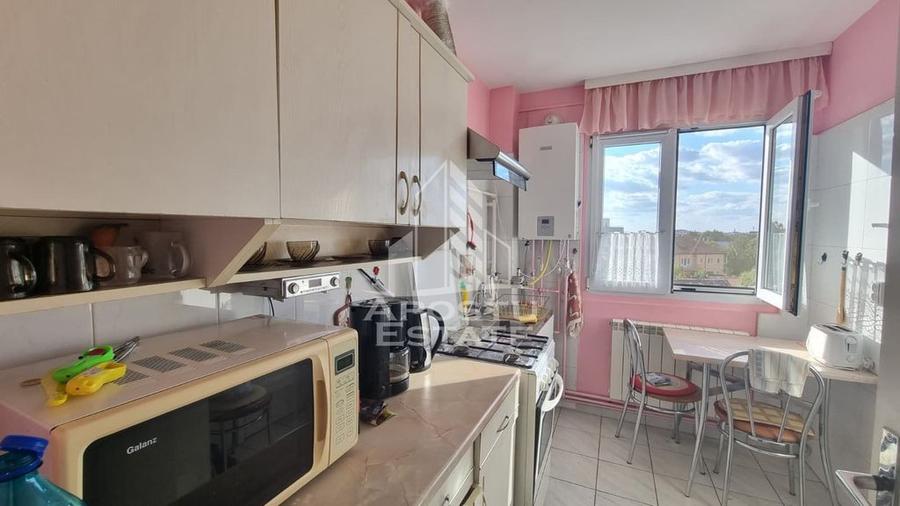 Apartament cu 3 camere semidecomandat, mobilat în Circumvalațiunii