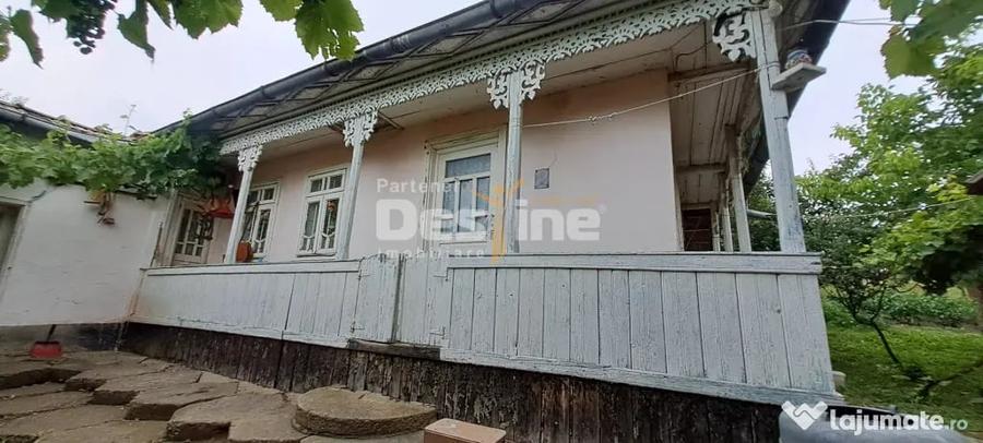 Casă cu 3 camere cu Teren 1715 Mp în Cornești