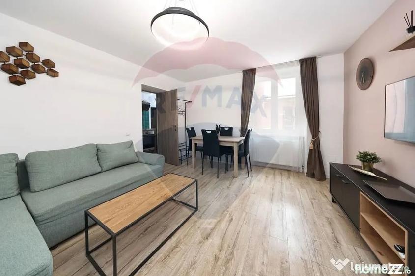 Apartament cu 2 camere semidecomandat în Schei