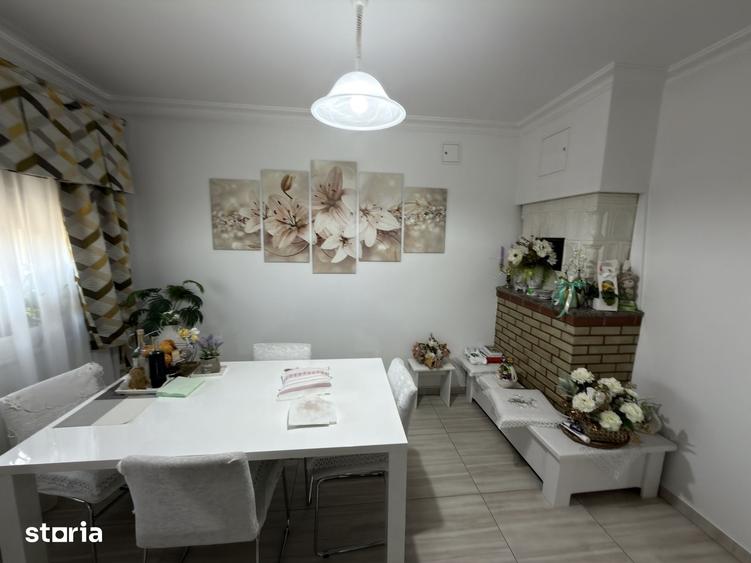 Casă cu 5 camere cu Teren 2400 Mp în Central