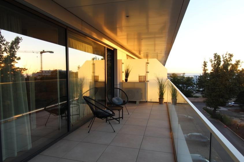 Apartament cu 2 camere semidecomandat, mobilat în Olimp