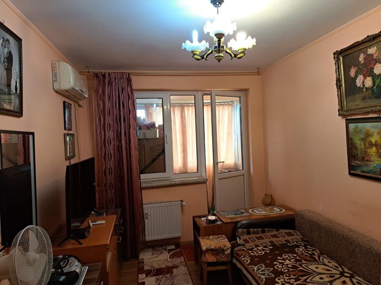 Apartament cu 3 camere semidecomandat în Drumul Taberei