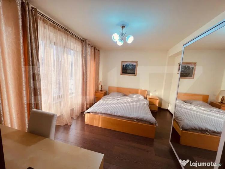 Casă cu 8 camere cu Teren 200 Mp în Central