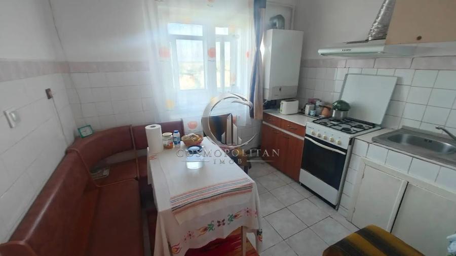 Apartament cu 3 camere în Broșteni