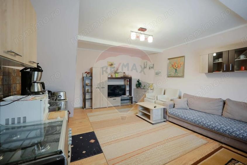 Apartament cu 4 camere decomandat în Central