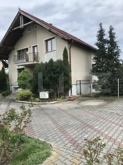 Casă individuală cu 5 camere cu Canalizare în Central