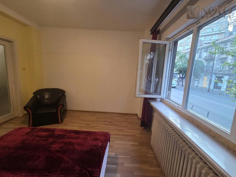 Apartament cu 4 camere decomandat, mobilat în P-ța Rosetti